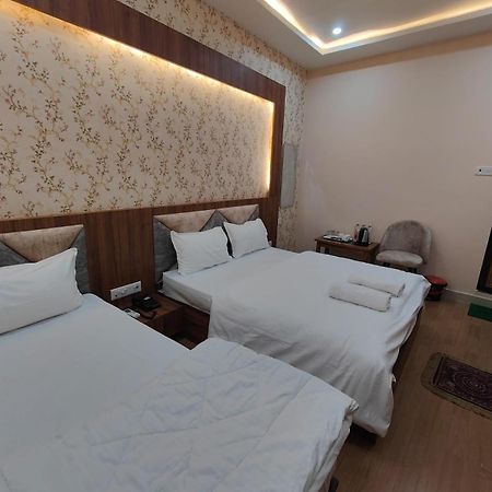 Hotel Mangal Murti Váránaszi Kültér fotó
