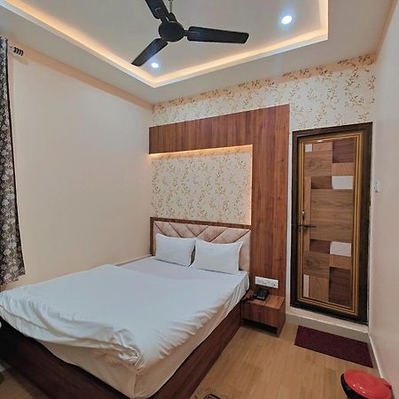 Hotel Mangal Murti Váránaszi Kültér fotó