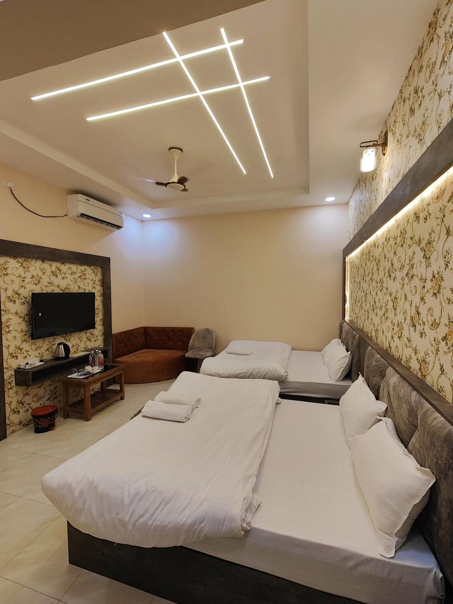 Hotel Mangal Murti Váránaszi Kültér fotó