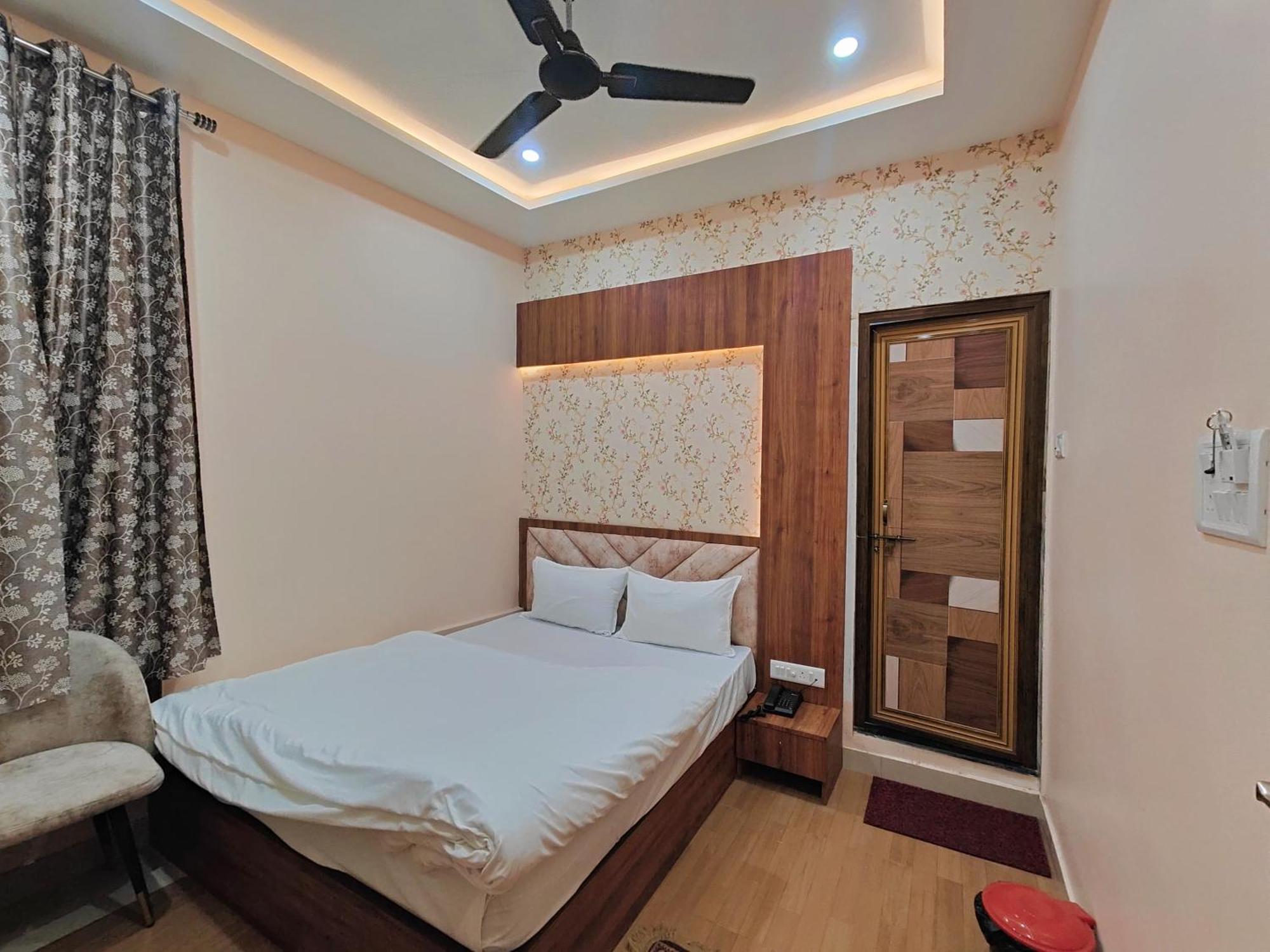 Hotel Mangal Murti Váránaszi Kültér fotó
