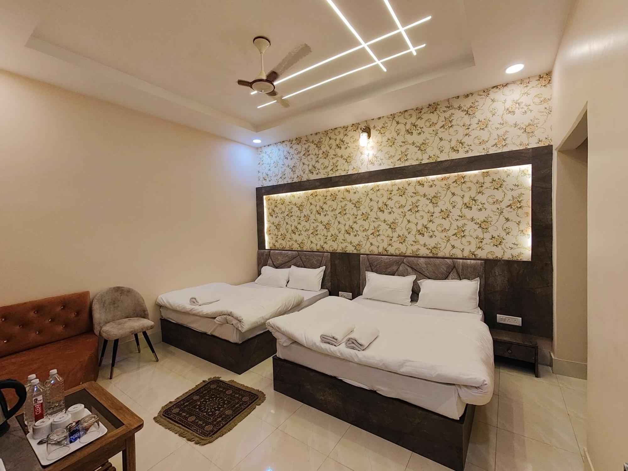 Hotel Mangal Murti Váránaszi Kültér fotó