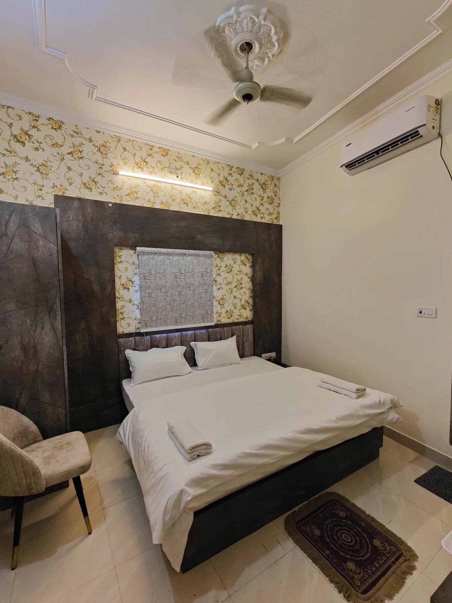 Hotel Mangal Murti Váránaszi Kültér fotó