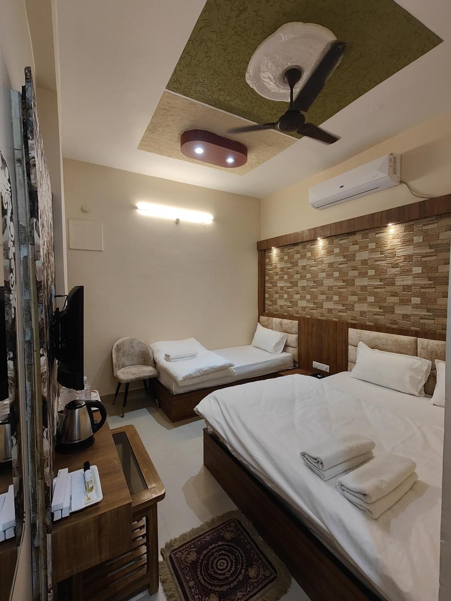 Hotel Mangal Murti Váránaszi Kültér fotó